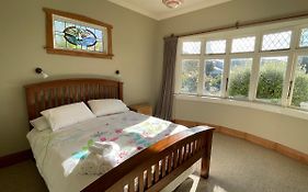 No Party Allowed, Peaceful, Spacious, Central Petone, Free Unlimited Fibre Wi-Fi & Free Parking